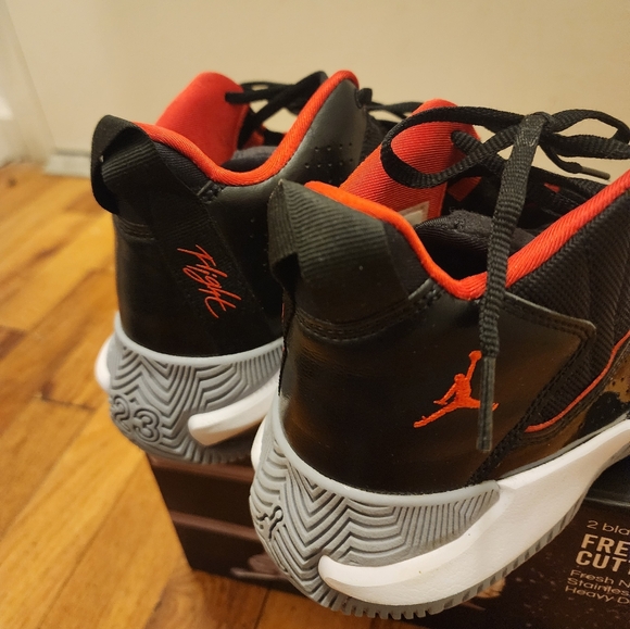 Air Jordan - Picture 3 of 7